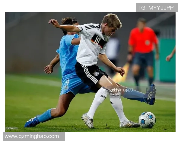 克罗斯：从天才少年到世界足球巨星的传奇旅程与成就解析